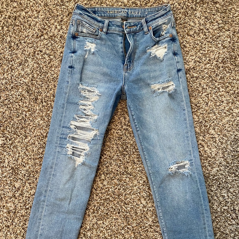 american eagle ripped mom jeans